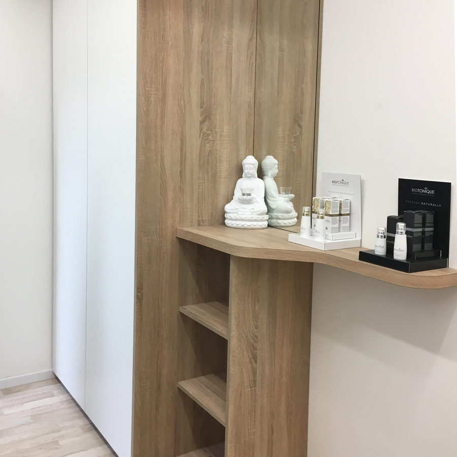 Tablette et rangements en bois sur mesure